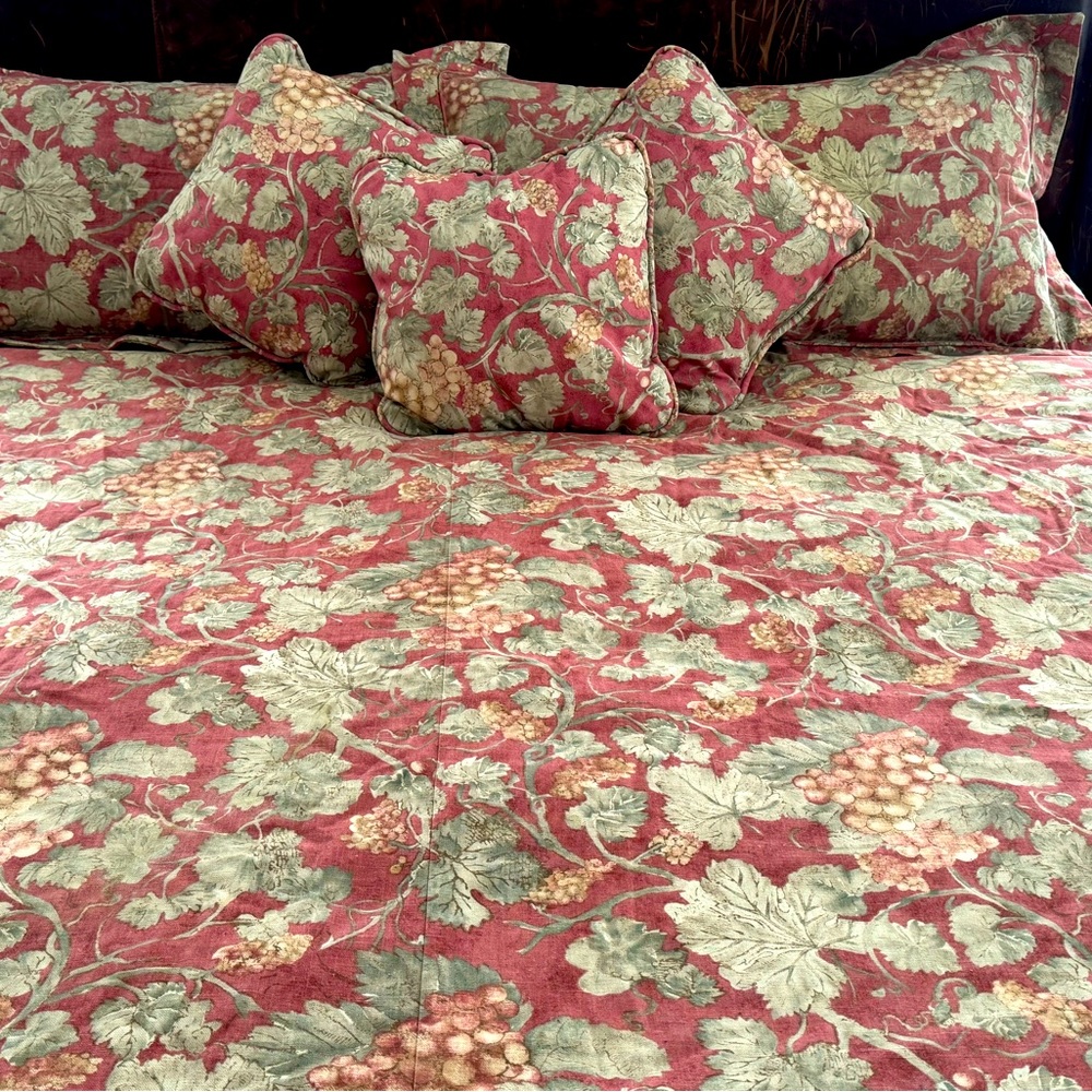 Peacock Alley King size Duvet, 2 King Shams, 3 square pillows. Great condition